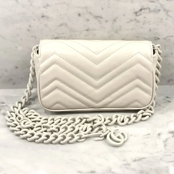 Gucci marmont bag in white chevron matelasse leather with a chain strap. - Picture 6 of 7